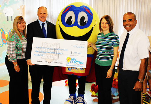 Jeff-Longley-Mr-Electric-Franchisee-presents-cheque-to-Ronald-McDonald-house-in-Birmingham.png